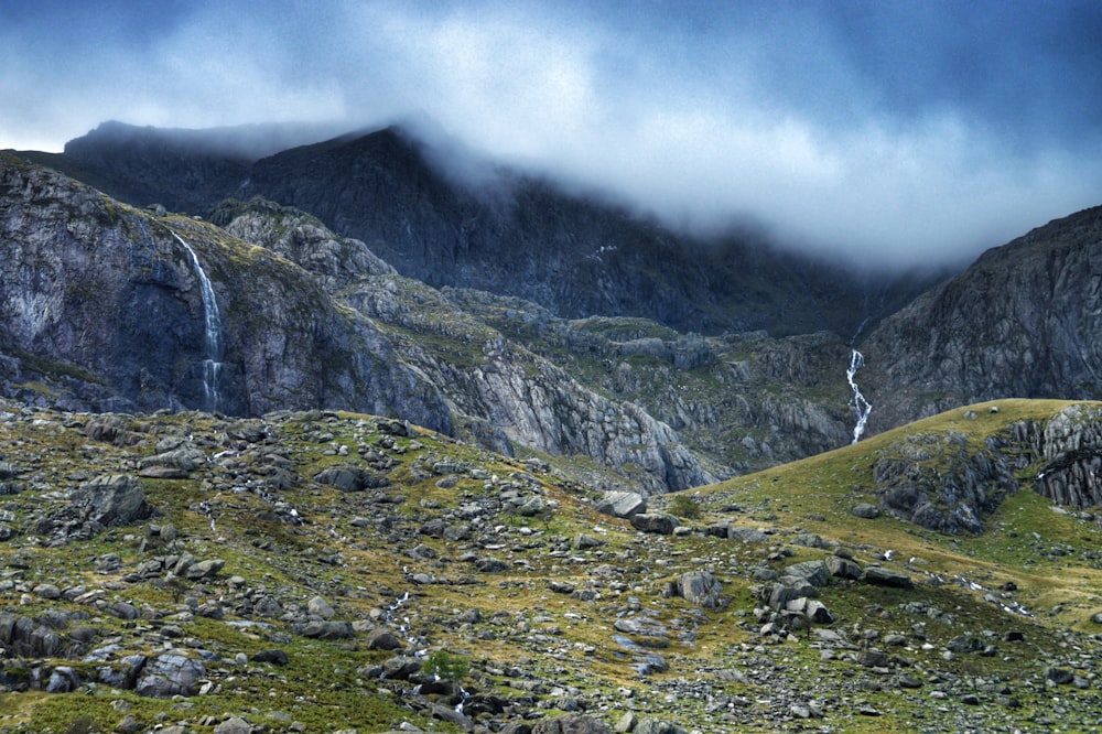 Foto de paisaje de montañas durante el día