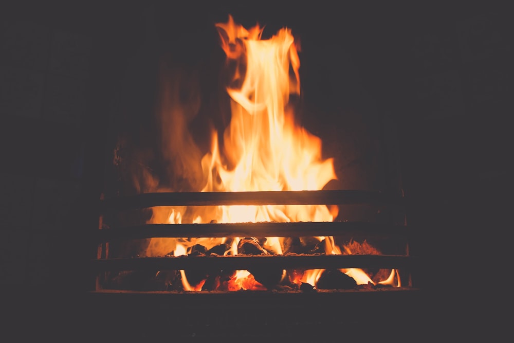 flamme dans une cheminée