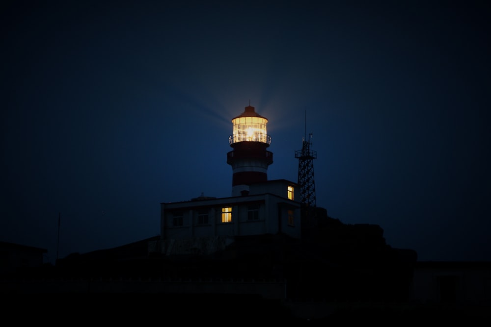Leuchtturm in der Nacht