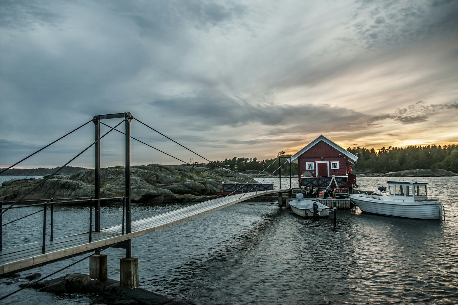 Canon EOS-1D Mark III sample photo. White boat near red photography