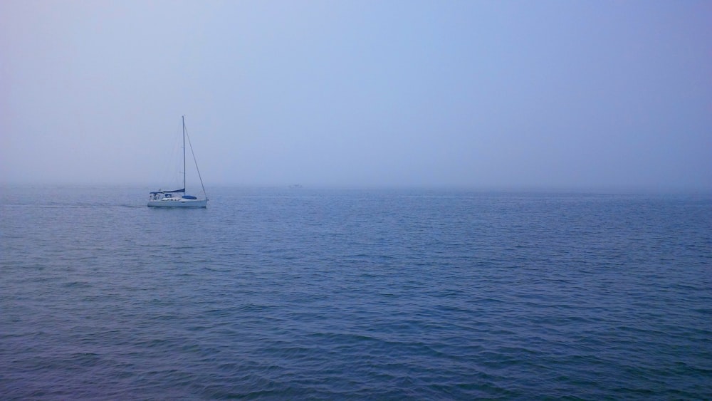 Barco en medio del mar