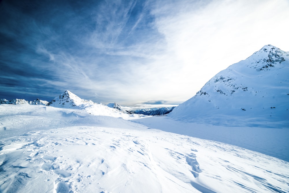 Terreno coberto de neve