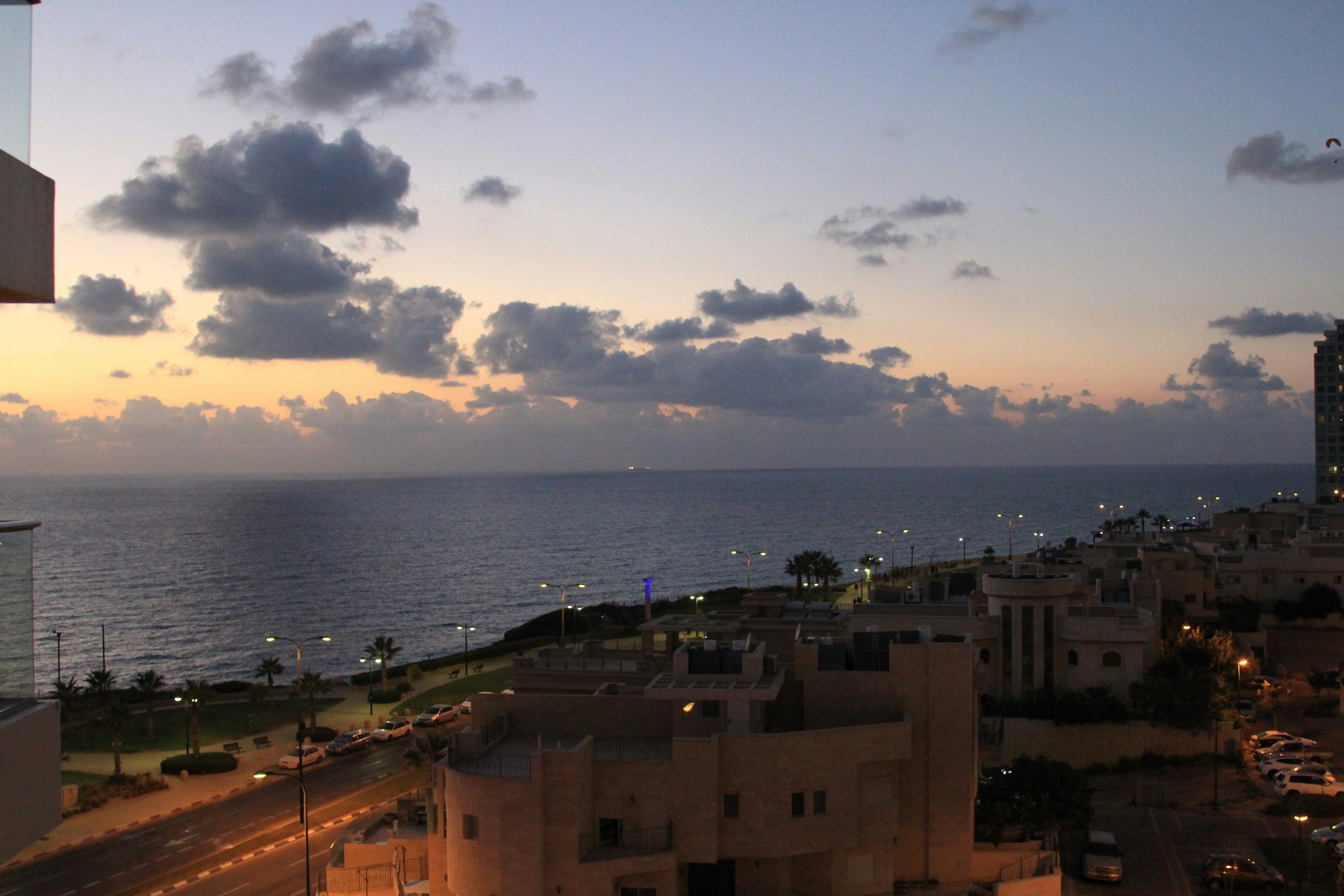 Free Unsplash photo from j l