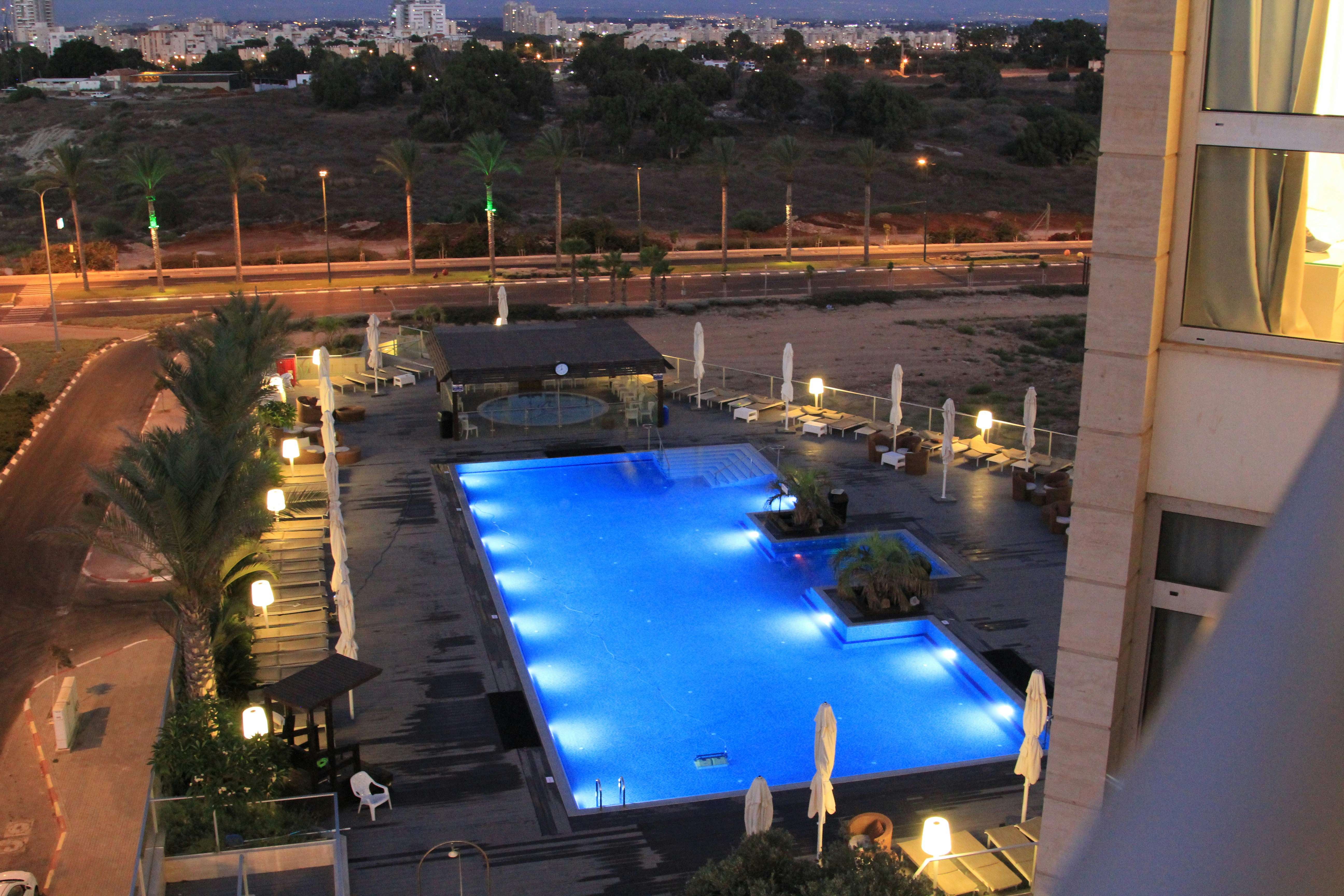 Free Unsplash photo from j l