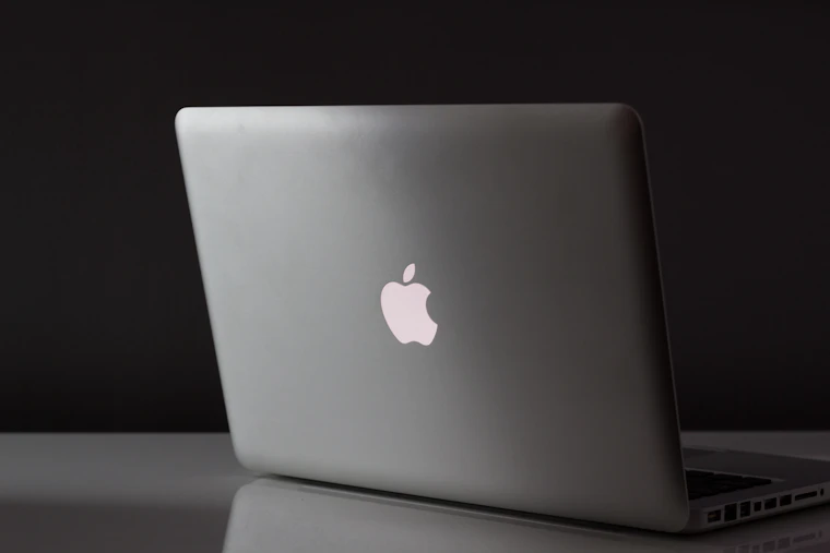 Primeiro MacBook Pro 13" com ecrã retina entra na lista de Obsoletos
