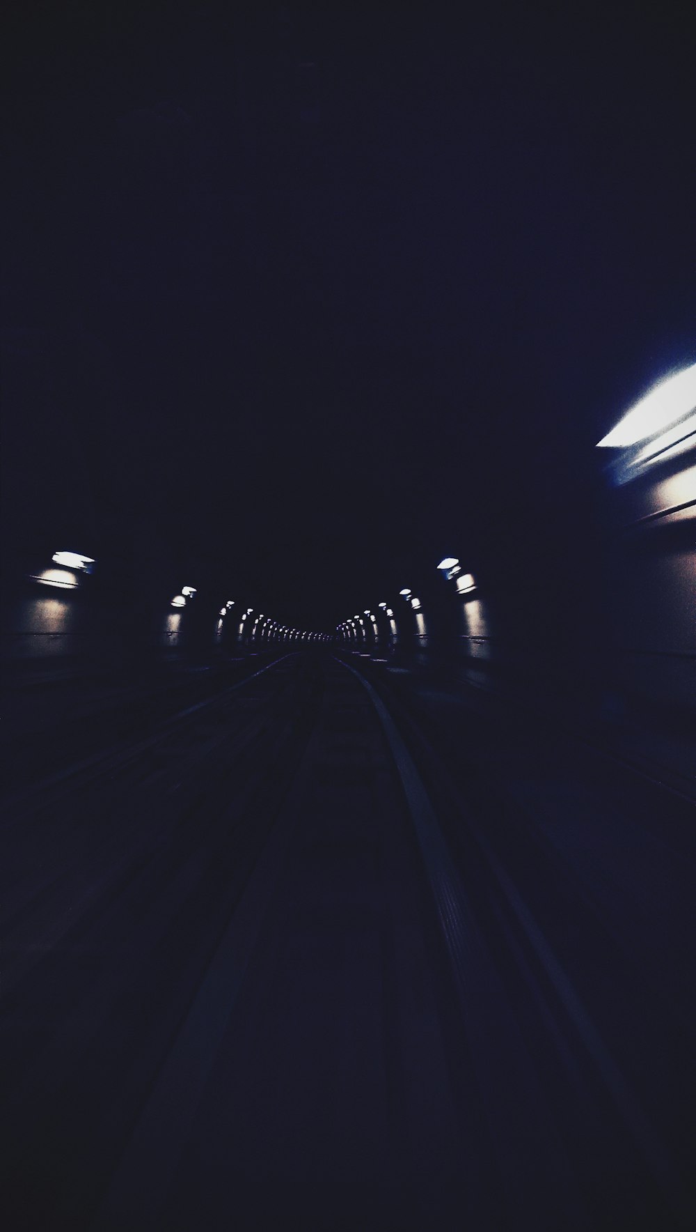 터널의 타임랩스 사진