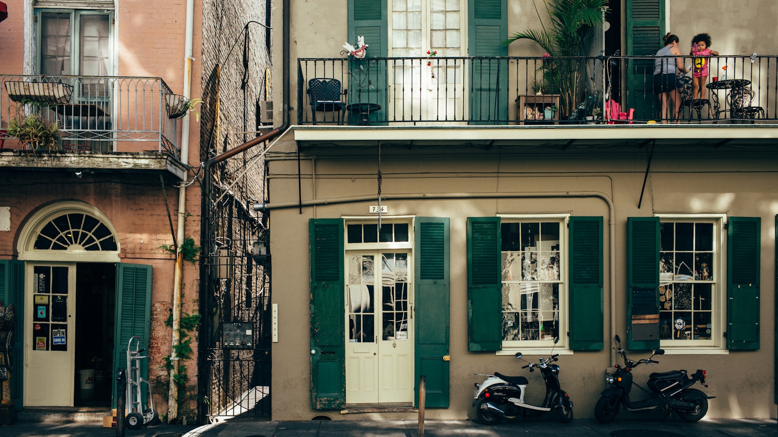 Leica M (Typ 240) sample photo. White wooden door photography