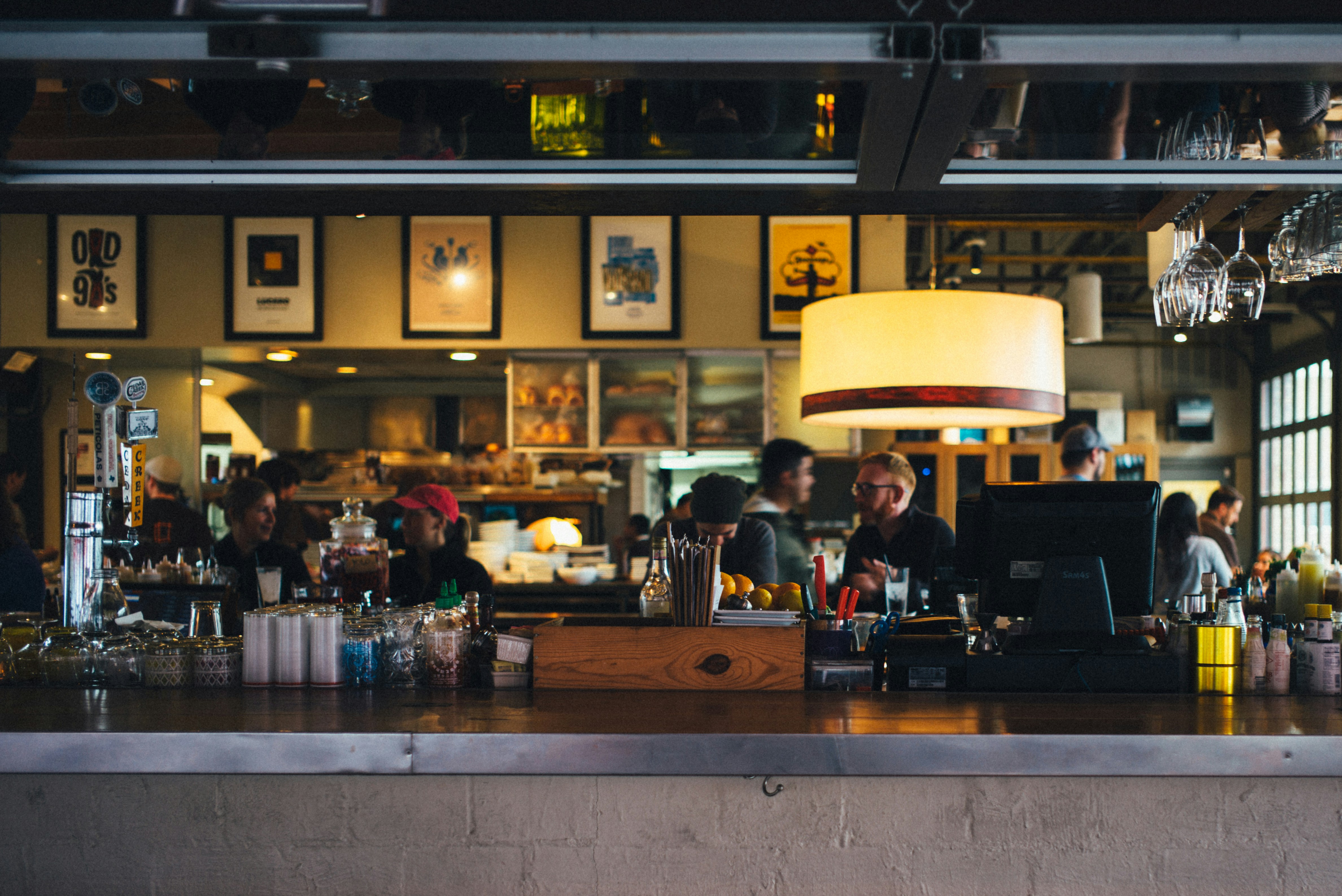 https://images.unsplash.com/photo-1421622548261-c45bfe178854?ixid=M3w2MjYzNjJ8MHwxfHNlYXJjaHw1fHxPbmUlMjBUYWJsZSUyMFJlc3RhdXJhbnQlMjBCcmFuZHN8ZW58MHwwfHx8MTcyMTQxMDQyMXww&ixlib=rb-4.0.3