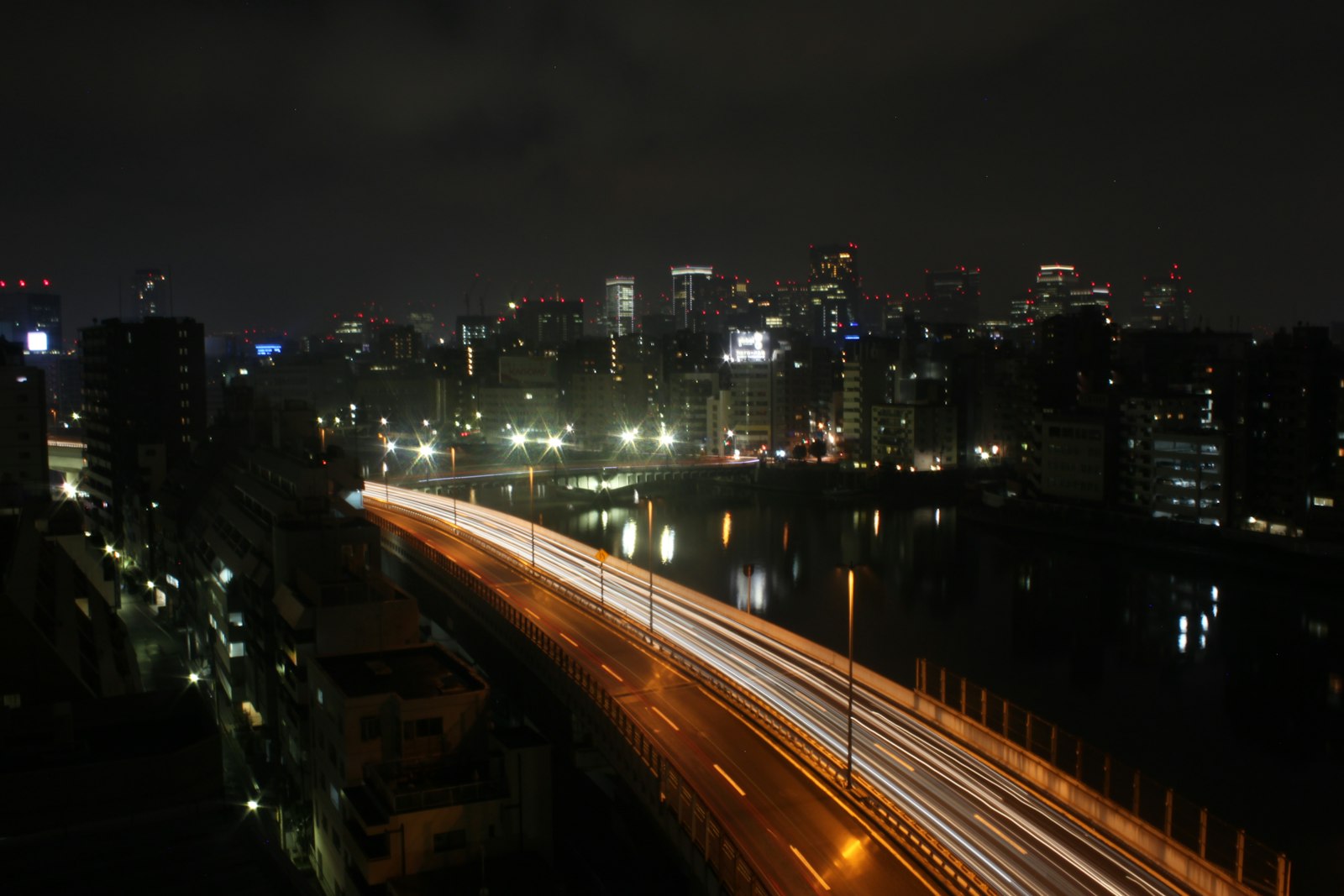 Canon EOS 500D (EOS Rebel T1i / EOS Kiss X3) + Canon EF-S 18-55mm F3.5-5.6 IS sample photo. Gray road during nighttime photography