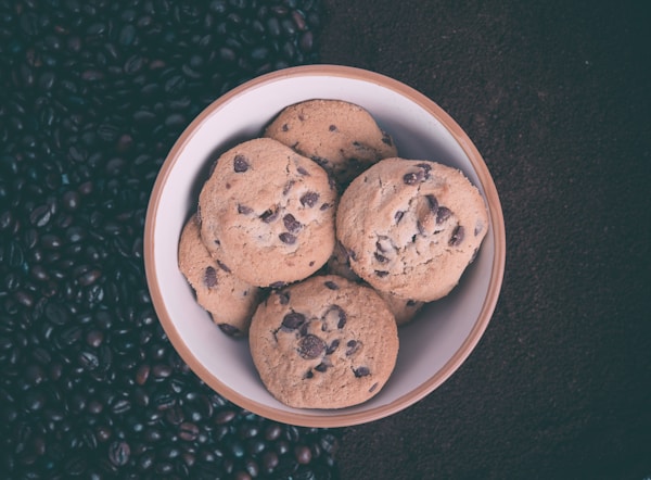 Cookies in white ceramic bowl