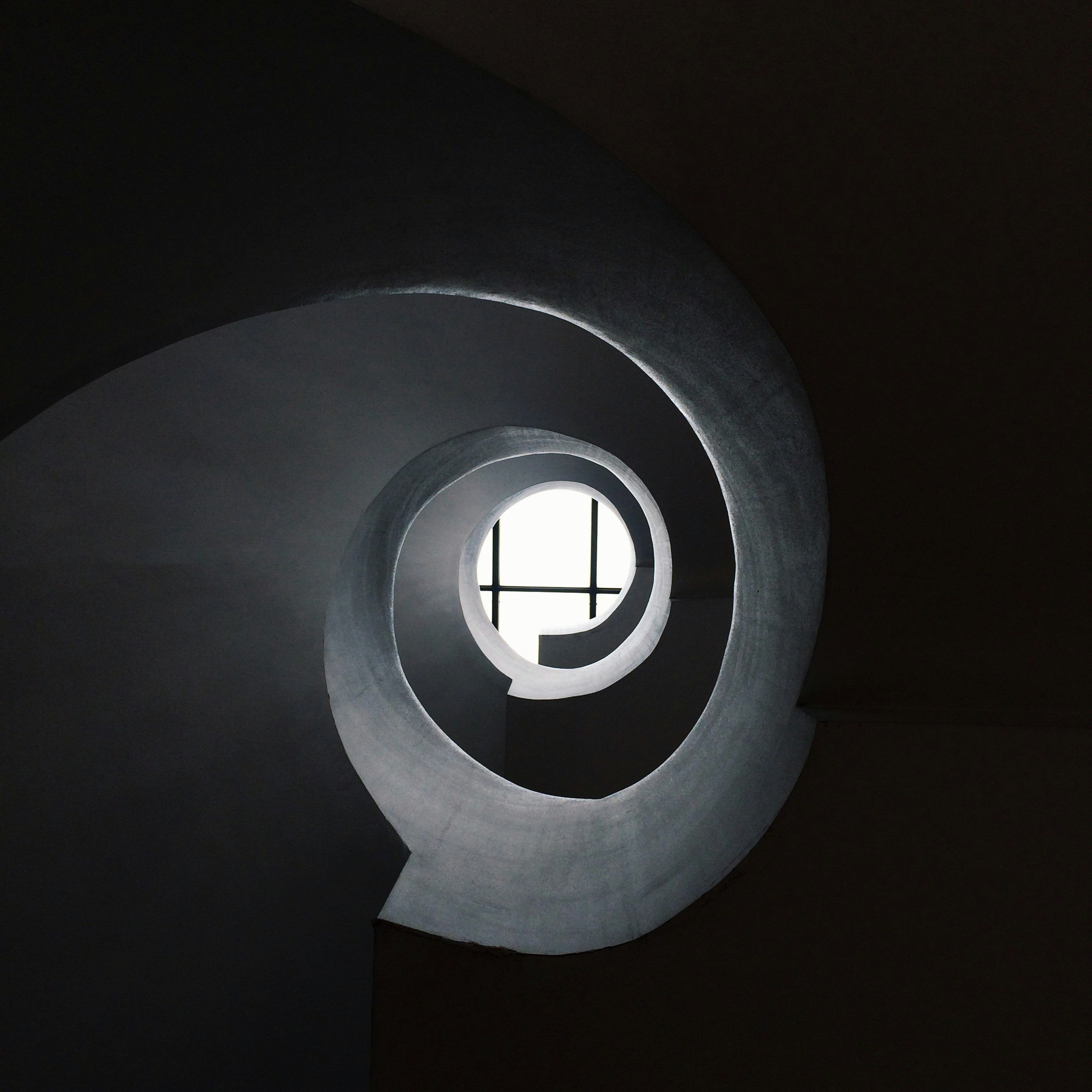 great photo recipe,how to photograph dark spiral well; bottom view of concrete spiral stair