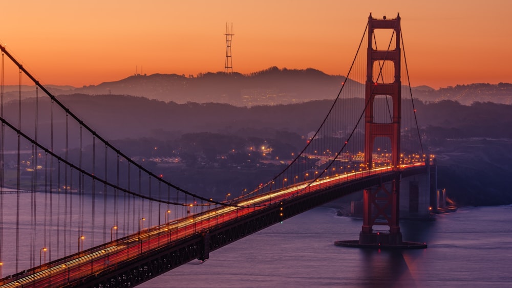 Ponte Golden Gate durante o pôr do sol
