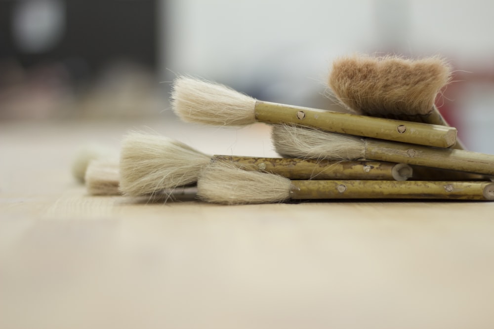 pile of makeup brush