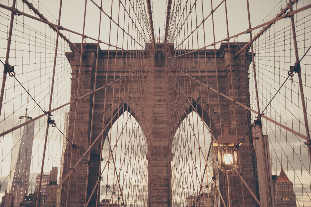 schermo grigio sul ponte di Brooklyn