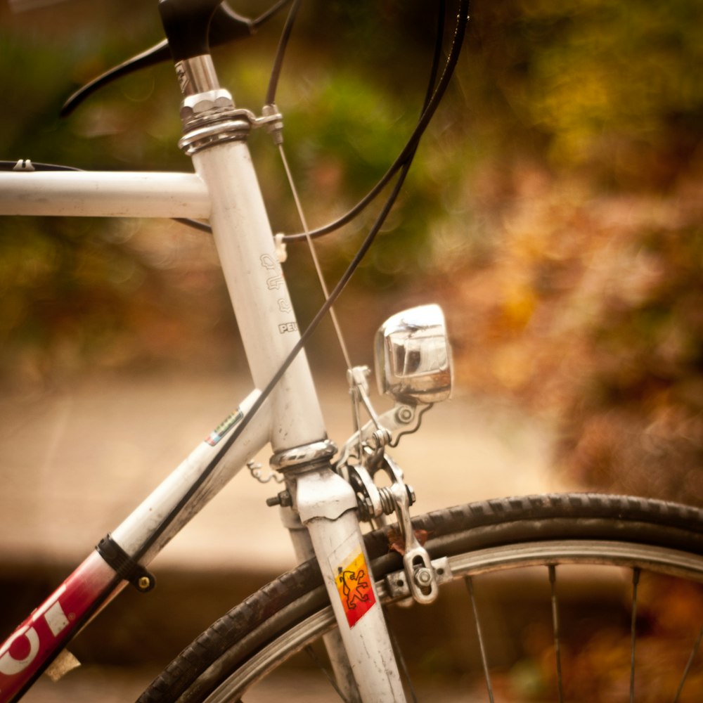 fourche de vélo blanche