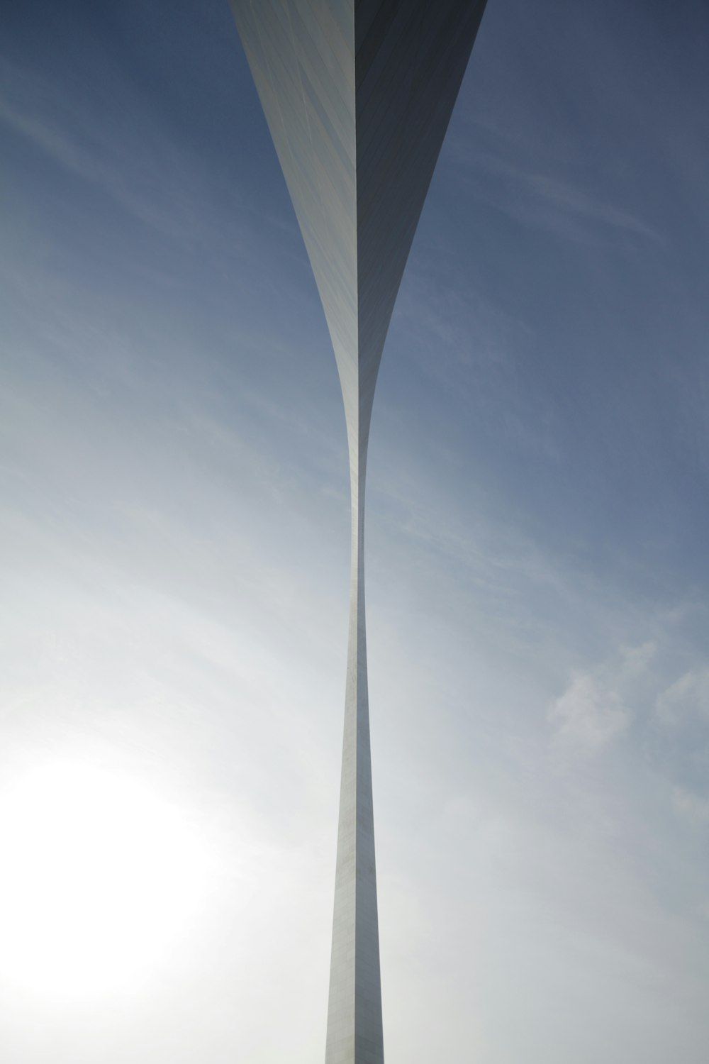 a tall monument with a sky background