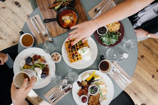 Eat Well, Spend Less: Insider Secrets for Saving Big on Dining Out