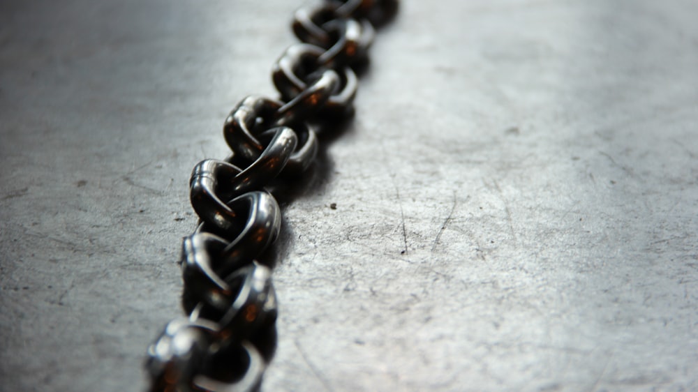 close up photo of chain