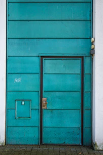 Teal icon of a door closing representing smooth offboarding