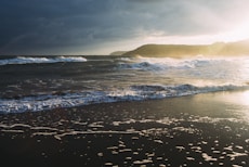seawaves during sunrise