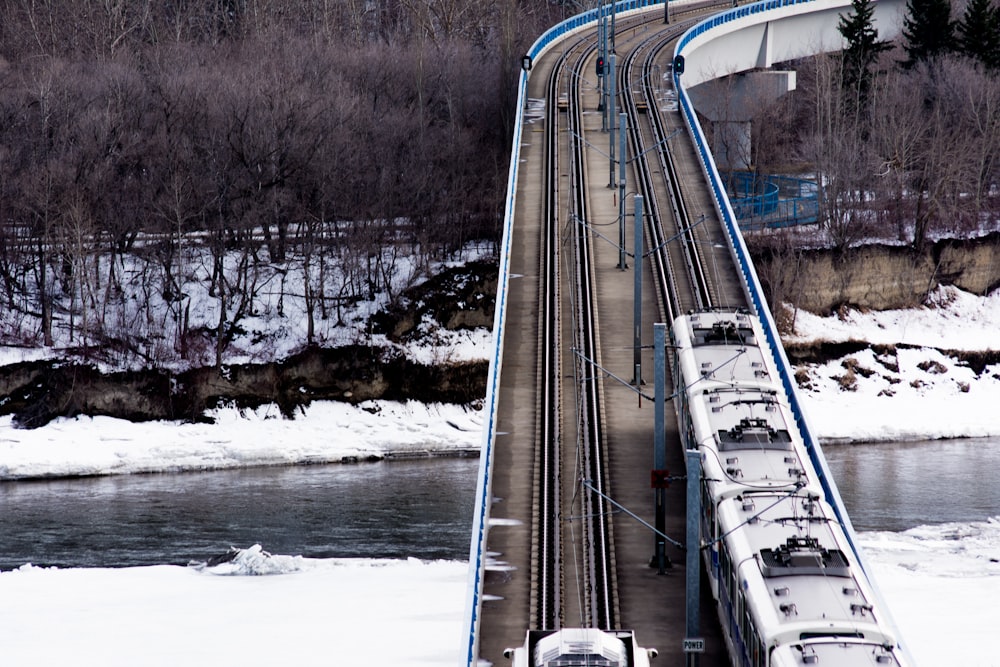 train crossing bridge during daytime