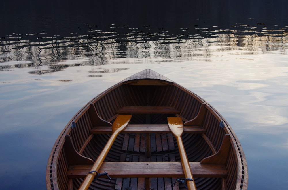 Foto von ovales braunes Ruderboot