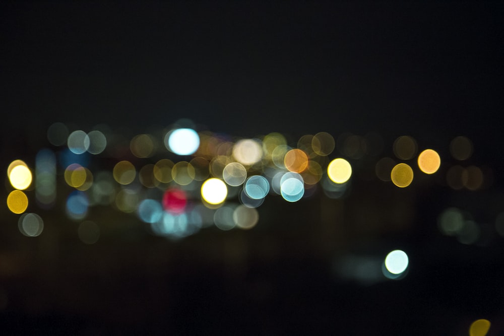 luzes bokeh amarelas e vermelhas