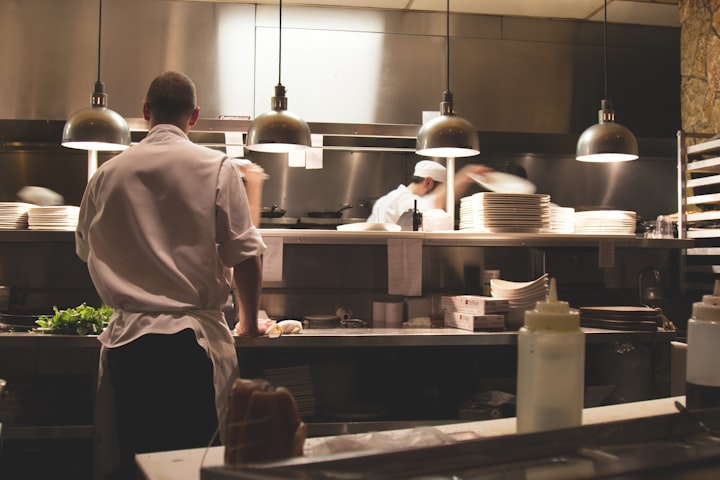 Hospitality Confessions: New job, bigger restaurant, I learn about “show and don’t tell”