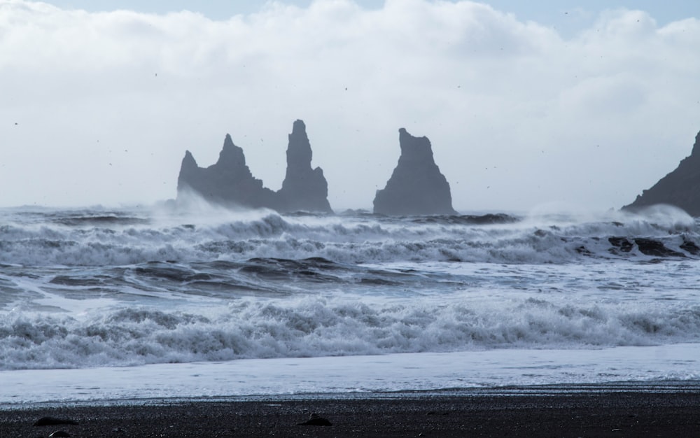 photo of ocean waves