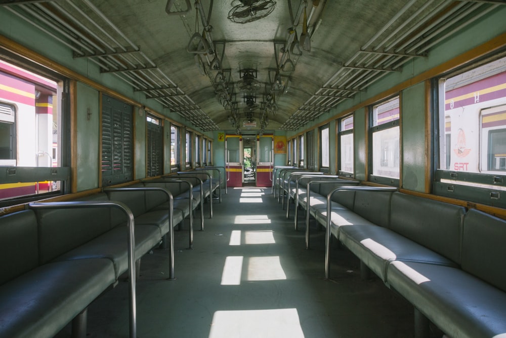 Fotografia estrutural do ônibus do trem verde