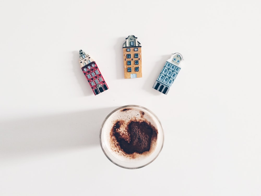 Fotografia flatlay di latte macchiato