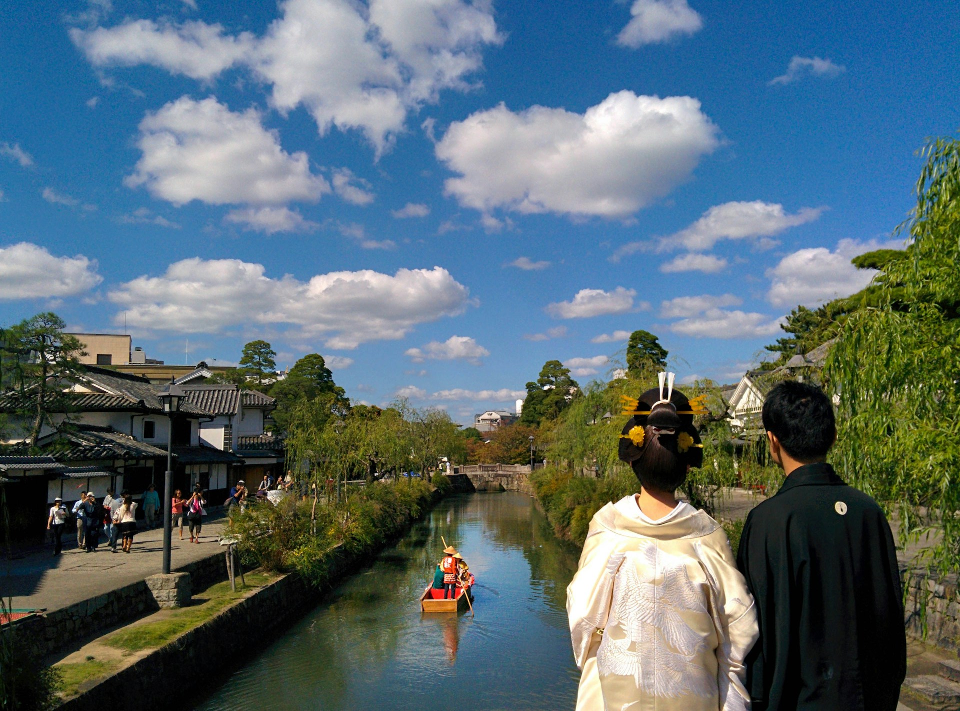gray computer monitor