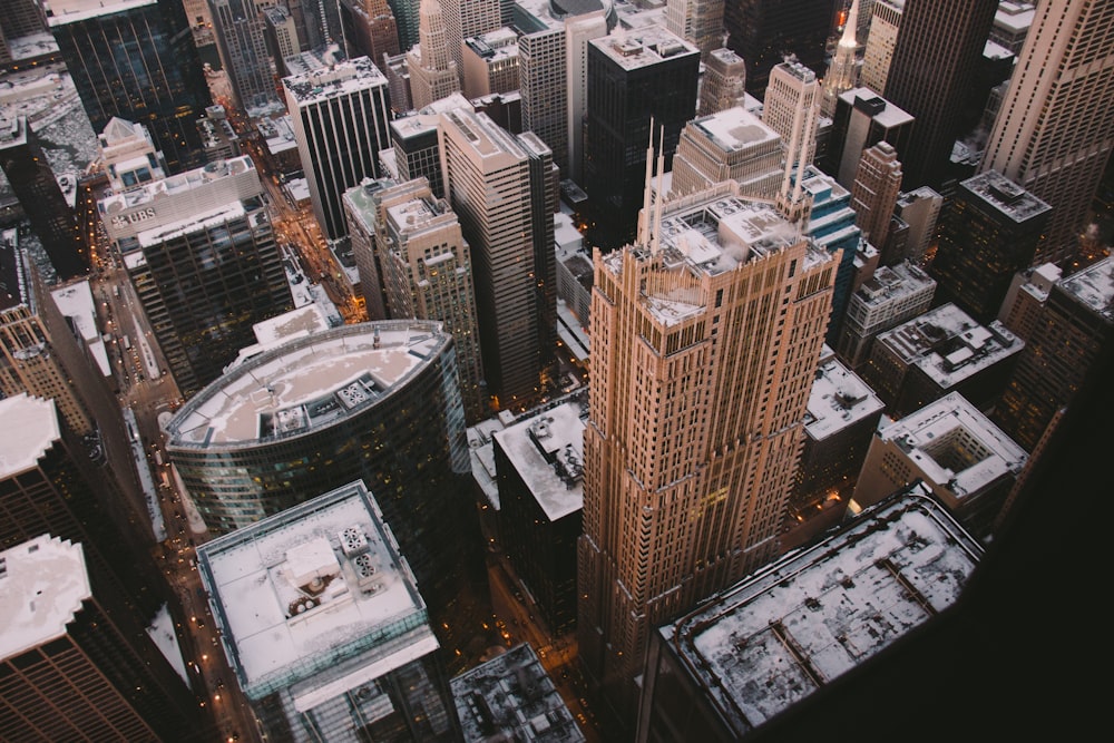 fotografia aerea dello skyline della città durante il giorno