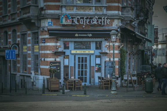 A cozy Toledo street café inviting visitors to enjoy local flavors.