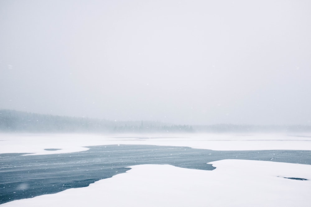 white and grey body of water photography