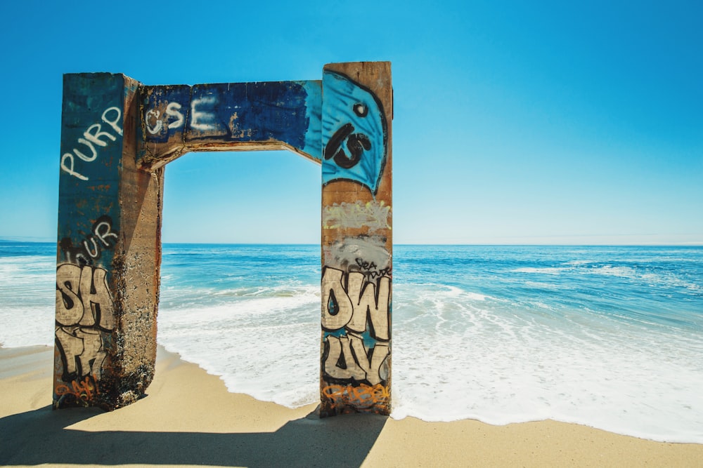 blue and brown concrete pillars