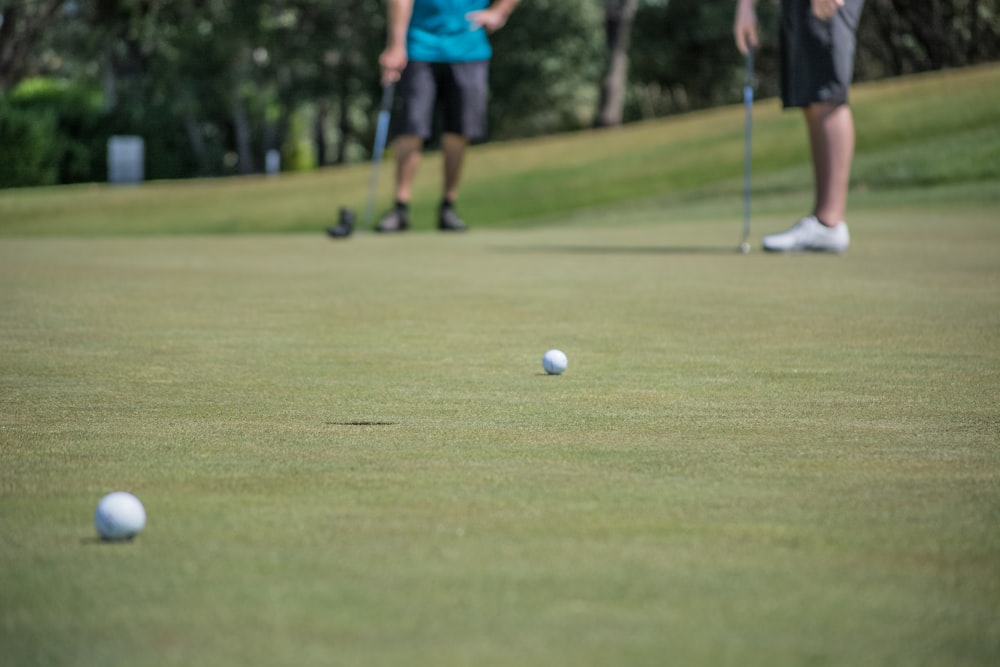 Flachfokusfotografie von Golfbällen