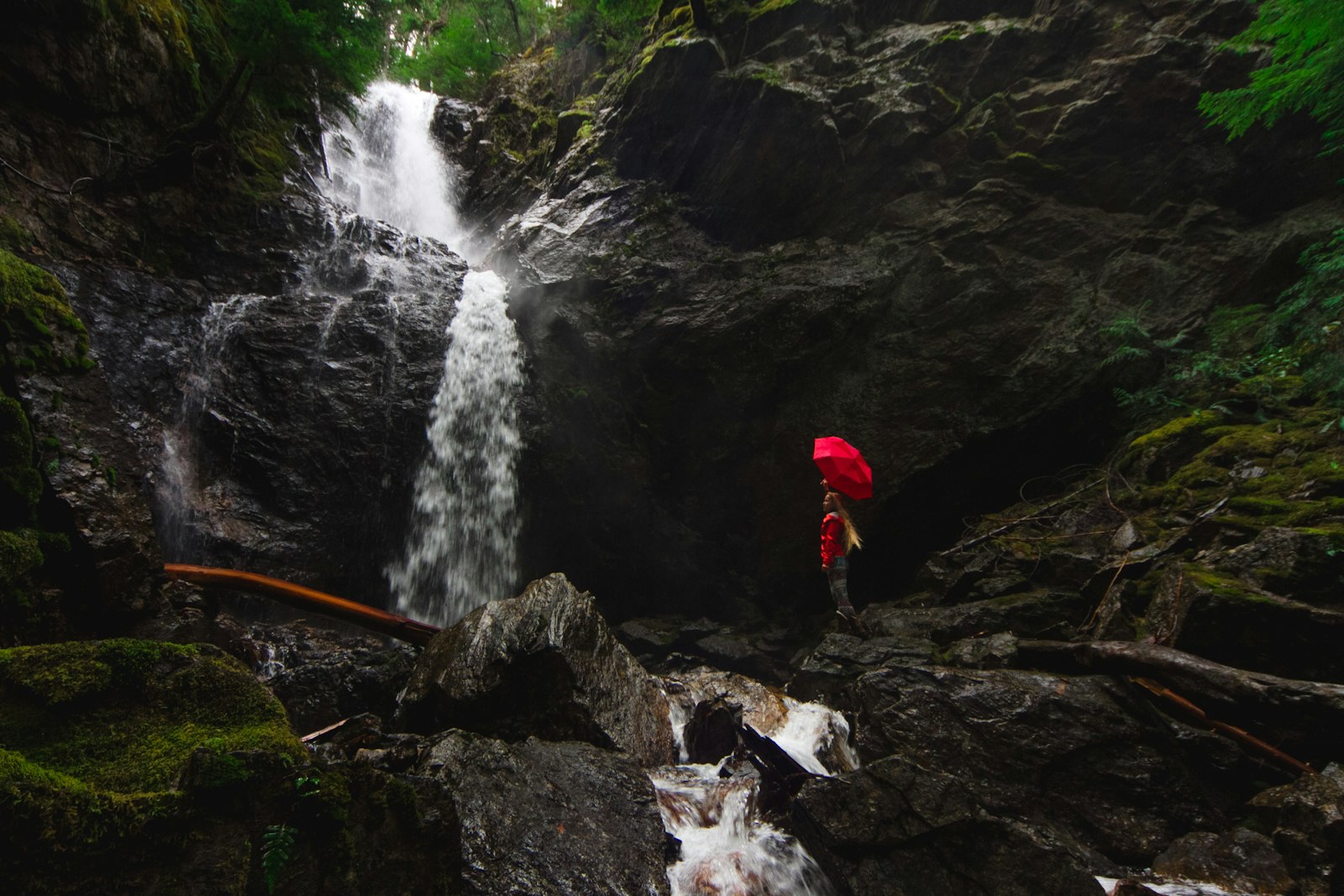 Sigma 12-24mm F4.5-5.6 EX DG Aspherical HSM sample photo. Person standing on rock photography