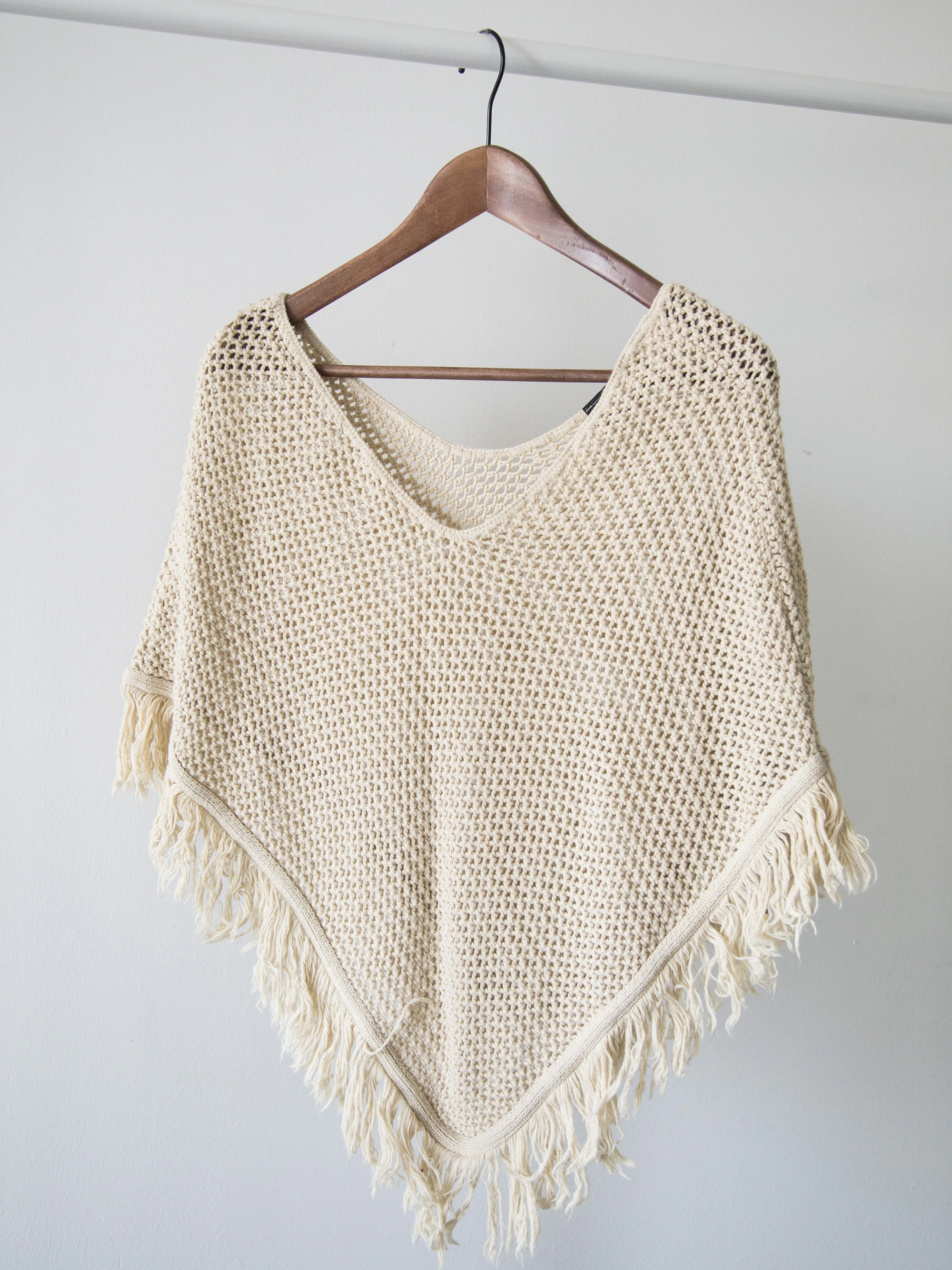 Poncho en maille crème