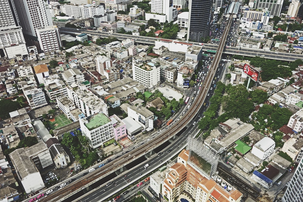 Fotografía aérea de la ciudad durante el día