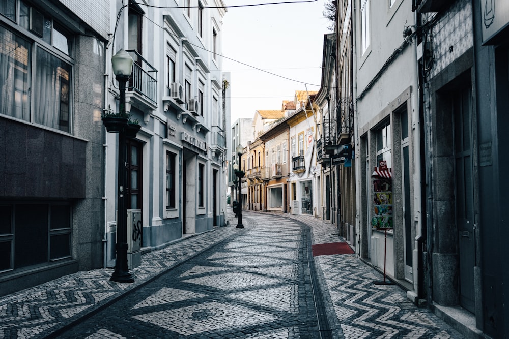 alley between buildings