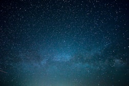 the night sky is filled with stars and bright lights