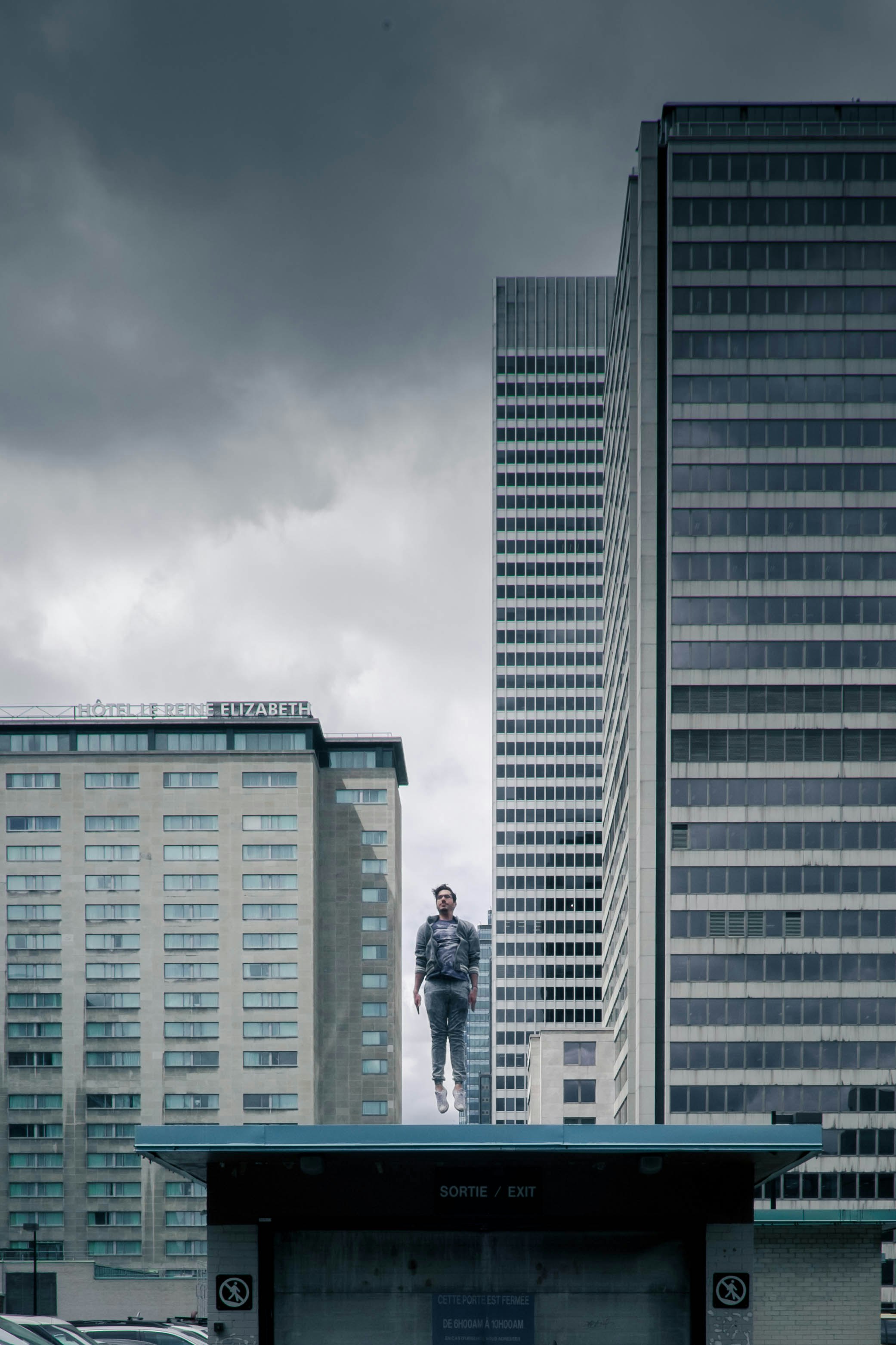 City skyscraper jumping guy