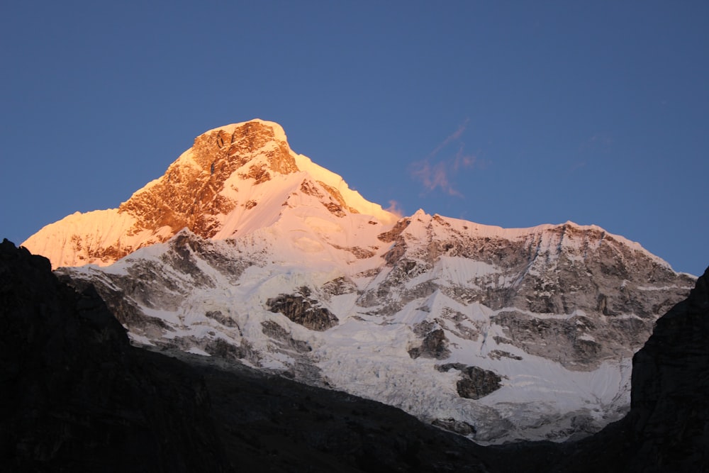 Schneebedeckter Berg