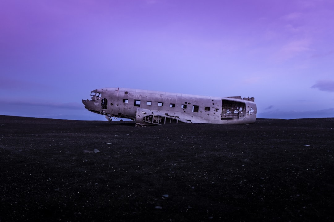 crashed airplane on brown soil,