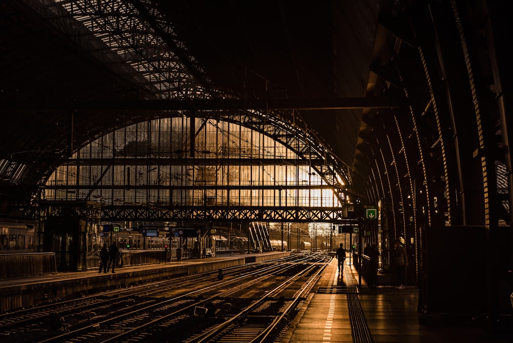 train ferroviaire pendant la journée