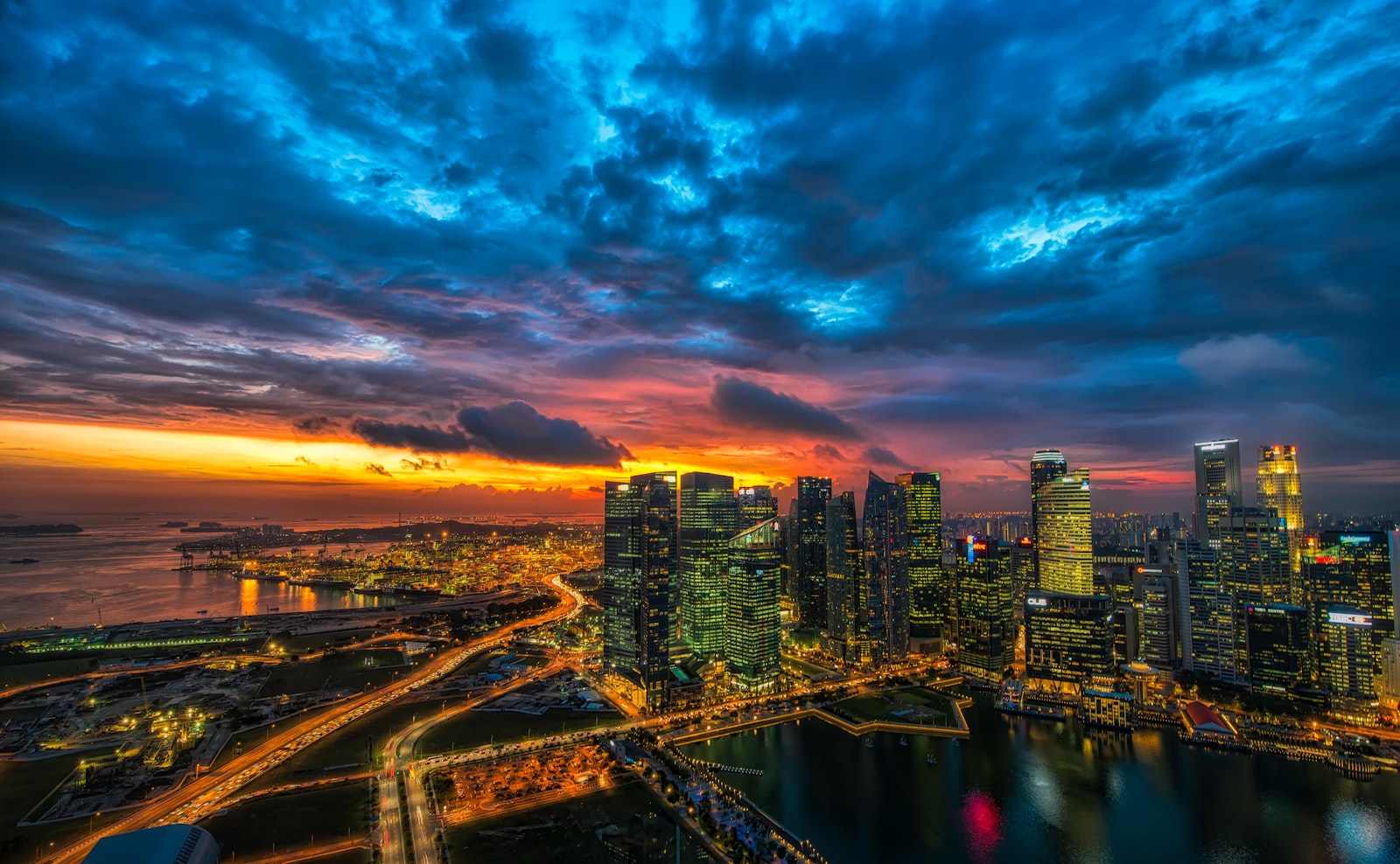 Nikon AF-S Nikkor 14-24mm F2.8G ED sample photo. Skyscraper during golden hour photography