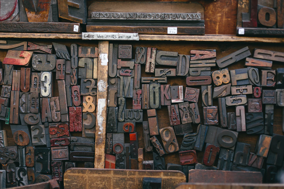 Houten letterstempels uit de zetterij