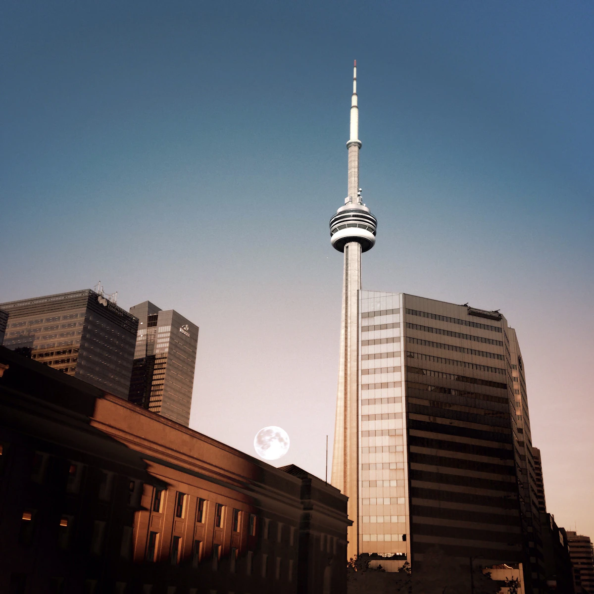 The CN Tower rising above the Toronto skyline at dusk