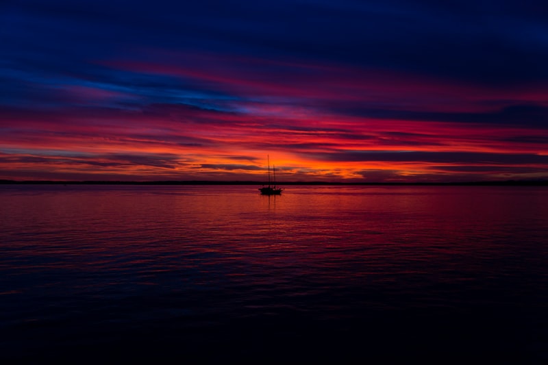 Romantic sunset cruise with couple